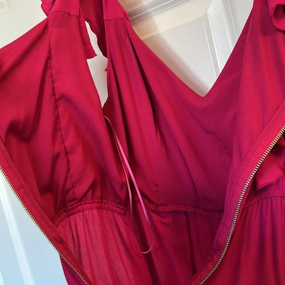 đź’•BEAUTIFUL Pink flowy Dress by HYPE size large - Picture 4 of 16